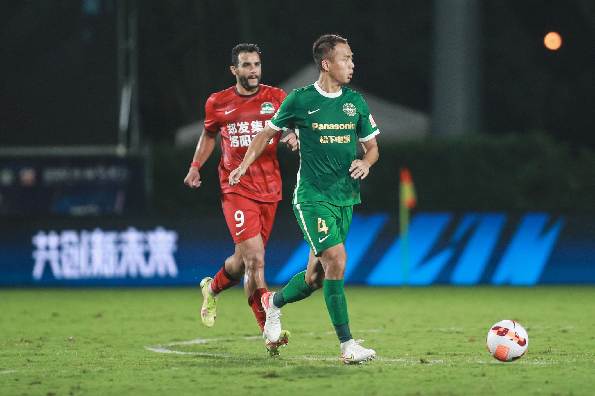 球员的合同在2026年到期。